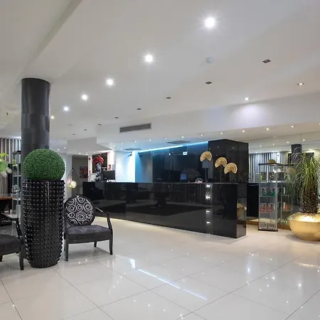 艾斯美洲酒店 4* 阿威罗
